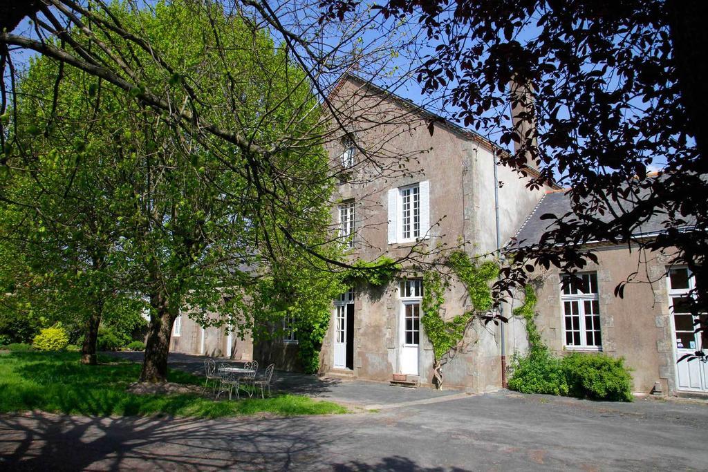 La Bonne Ecole Bed & Breakfast Les Landes-Genusson Dış mekan fotoğraf